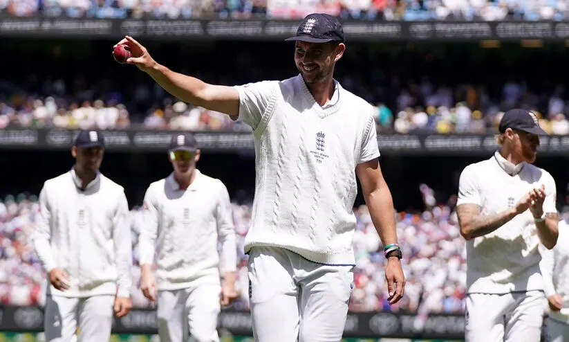 മെൽബണിൽ ഉയർത്തെഴുന്നേറ്റ് ഇംഗ്ലണ്ട്, ഒന്നാം ഇന്നിങ്സിൽ 152 റൺസിന് ഓസീസിനെ എറിഞ്ഞിട്ടു; ജോഷ് ടോങ്ങിന് അഞ്ചു വിക്കറ്റ്