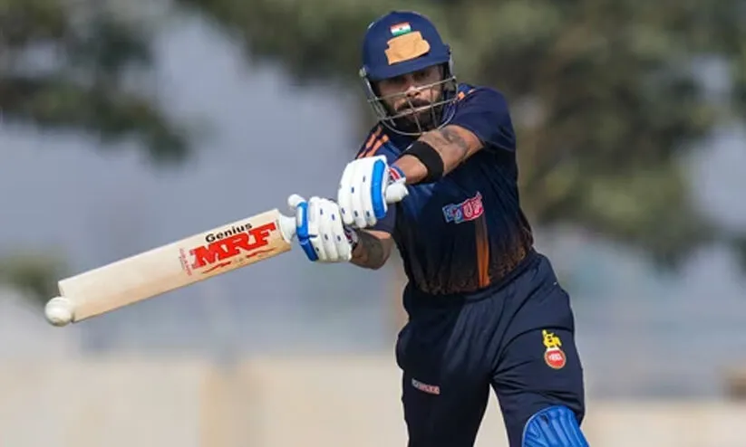 കോഹ്ലിക്ക് 29 പന്തിൽ അർധ സെഞ്ച്വറി, രോഹിത് ഗോൾഡൻ ഡക്ക്; കേരള നിരയിൽ ഇന്നും സഞ്ജുവില്ല, മൂന്നു വിക്കറ്റ് നഷ്ടം