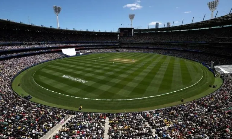 മെൽബണിൽ കളി കാണാനെത്തിയത് 94,199 പേർ! റെക്കോഡ്; കാഴ്ചവിരുന്നായി വിക്കറ്റ് മഴ