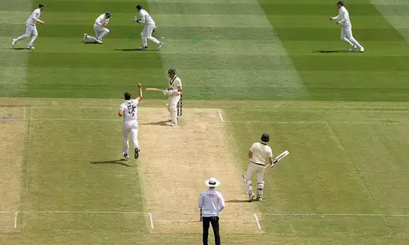 ആ​ഷ​സ് പ​ര​മ്പ​ര: മെ​ൽ​ബ​ൺ പി​ച്ചി​ൽ അ​തൃ​പ്തിയുമായി ഐ.​സി.​സി; പിഴയായി പോയന്റ് വെട്ടി