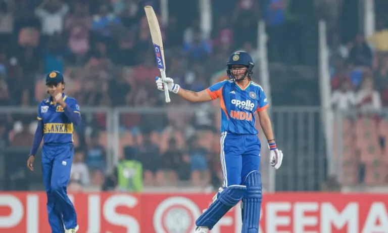 ഹർമൻപ്രീതിന്റെ ഒറ്റയാൾ പോരാട്ടം; ഇന്ത്യക്കെതിരെ ലങ്കക്ക് 176 റൺസ് വിജയലക്ഷ്യം
