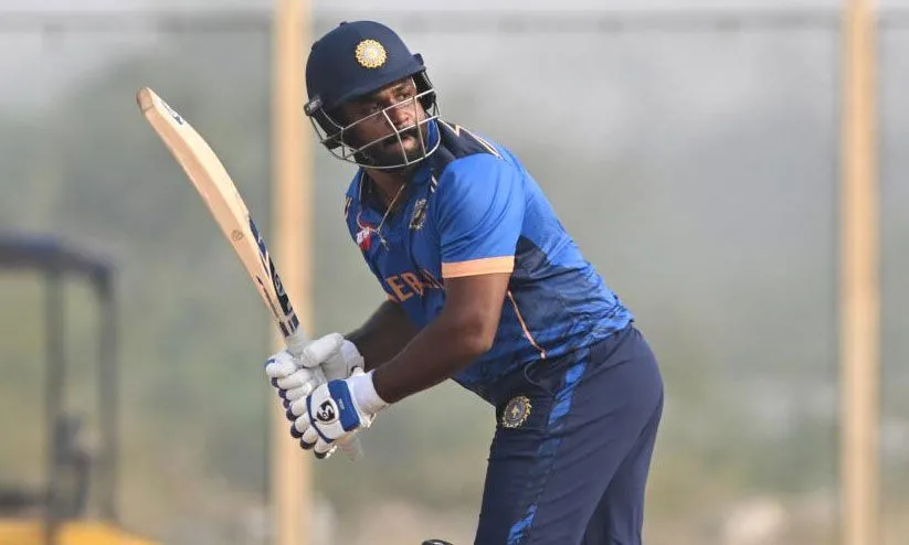 സെലക്ടർമാർ കണ്ടോളൂ... ഓപണറായി സഞ്ജുവിന് വീണ്ടും സെഞ്ച്വറി; വെടിക്കെട്ടുമായി രോഹൻ കുന്നുമ്മൽ