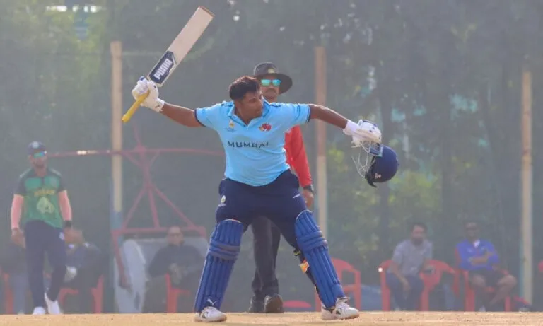 15 പന്തിൽ അർധ സെഞ്ച്വറി, സർഫറാസ് ഖാന് റെക്കോഡ്; ഇന്ത്യൻ വെടിക്കെട്ട് താരത്തിന്‍റെ ഒരോവറിൽ അടിച്ചെടുത്തത് 30 റൺസ്