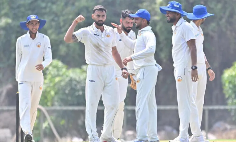 രഞ്ജിയിൽ കേരളം പൊരുതുന്നു; ഒന്നാം ഇന്നിങ്സിൽ ചണ്ഡിഗഢിന് കൂറ്റൻ ലീഡ്, ആസാദിനും വോറക്കും സെഞ്ച്വറി