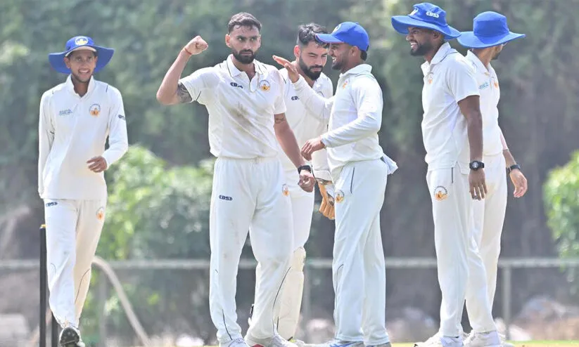 രഞ്ജിയിൽ കേരളം പൊരുതുന്നു; ഒന്നാം ഇന്നിങ്സിൽ ചണ്ഡിഗഢിന് കൂറ്റൻ ലീഡ്, ആസാദിനും വോറക്കും സെഞ്ച്വറി