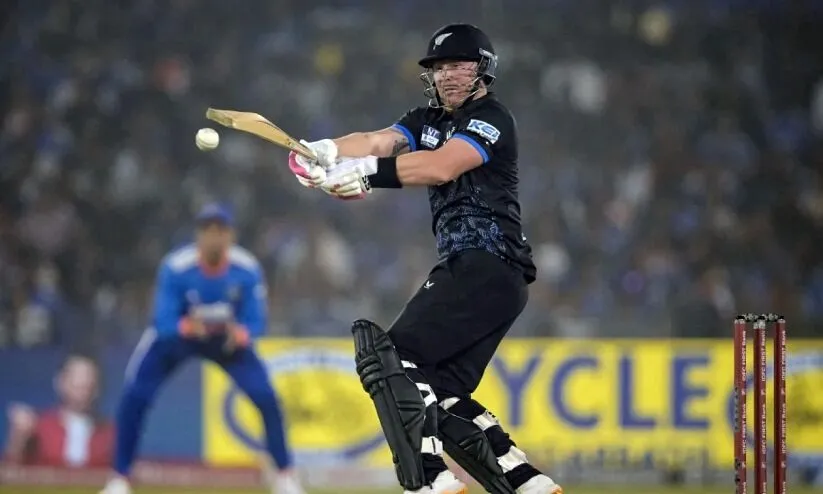 23 ഫോർ, 8 സിക്സ്! ബൗളർമാരെ പഞ്ഞിക്കിട്ട് കിവികൾ; ഇന്ത്യക്ക് ജയിക്കാൻ 209