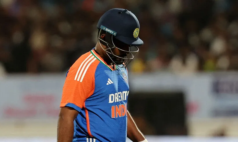 സഞ്ജു ആദ്യ പന്തിൽ ക്ലീൻ ബൗൾഡ്, പിന്നാലെ ഇഷാന്‍റെ ‘ഡബ്ൾ’ സിക്സ്