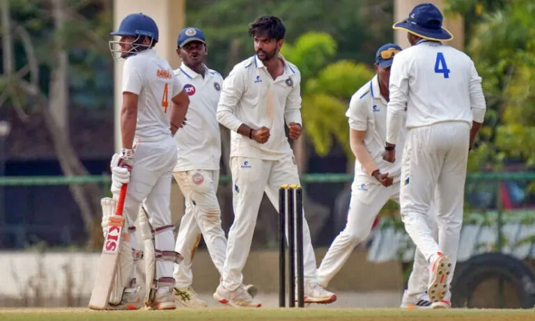 സി.കെ. നായിഡു ട്രോഫിയിൽ കേരളം ജയത്തിലേക്ക്; ജമ്മു-കശ്മീരിന് ഒരു വിക്കറ്റ് ശേഷിക്കെ 118 റൺസ് വേണം