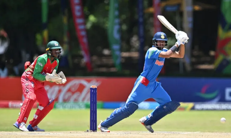 വൈഭവിന് 24 പന്തിൽ 50, മൽഹോത്രക്ക് സെഞ്ച്വറി (107 പന്തിൽ 109*); അണ്ടർ 19 ലോകകപ്പിൽ സിംബാബ്‌വെക്കെതിരെ ഇന്ത്യക്ക് കൂറ്റൻ സ്കോർ