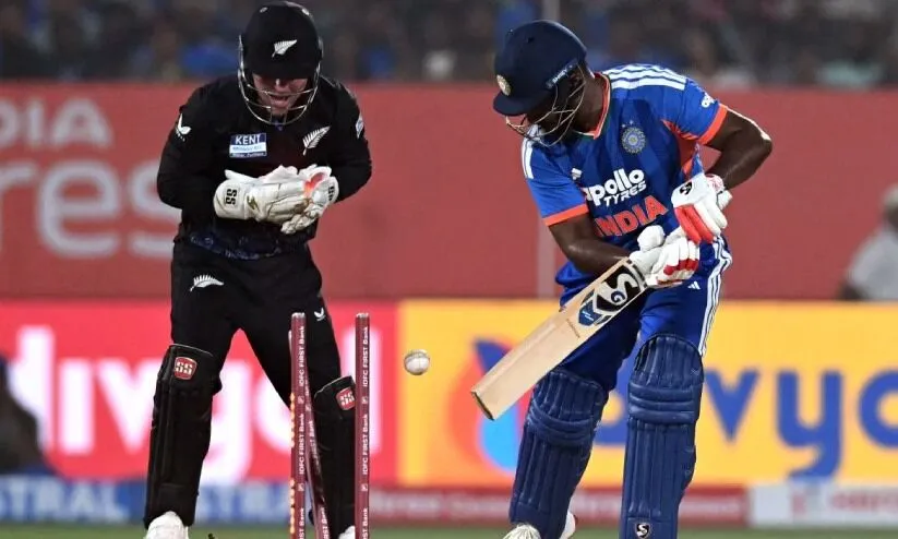 നാല് ഇന്നിങ്സിൽ 40 റൺസ്! സഞ്ജുവിന്റെ ലോകകപ്പ് സ്വപ്നം അകലുമോ? അവസരം കാത്ത് യുവ താരങ്ങൾ