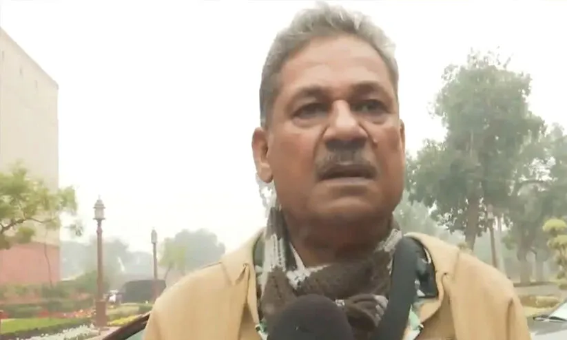 തോൽക്കുമെന്ന് ഉറപ്പുള്ളതിനാലാണ് ഇന്ത്യയുമായുള്ള മത്സരത്തിൽ നിന്ന് പാകിസ്താൻ പിന്മാറിയതെന്ന് കിർതി ആസാദ്