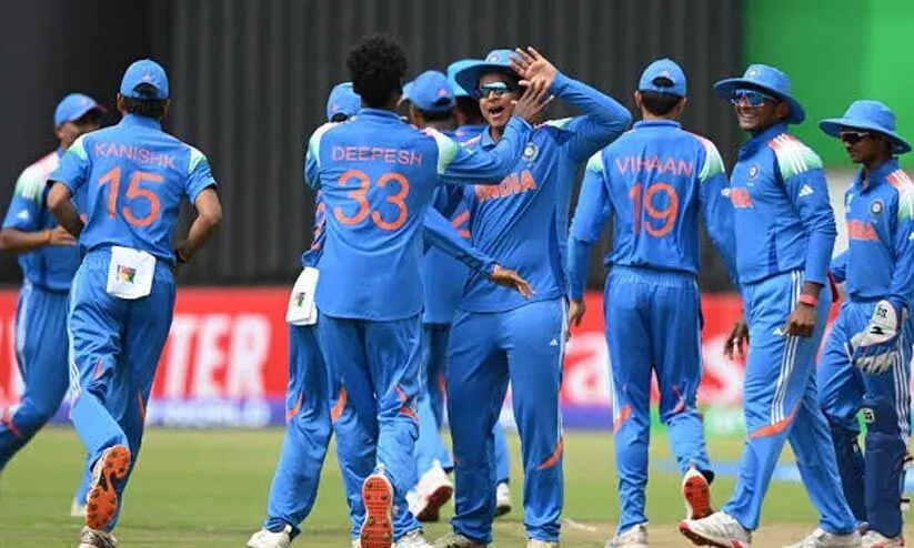 ഇന്ത്യൻ കൗമാരോത്സവം; ഇംഗ്ലണ്ടിനെ 100 റൺന് തോൽപിച്ച് ലോകകിരീടം