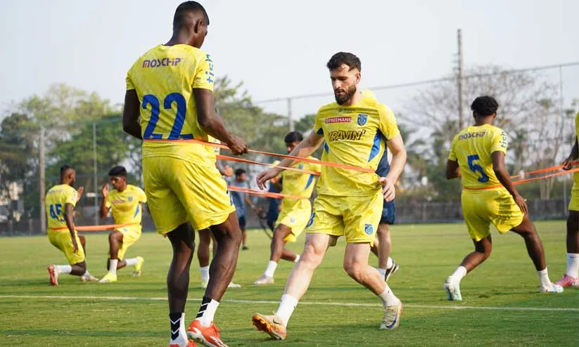 കേരള ബ്ലാസ്റ്റേഴ്‌സ് ടീം പ്രഖ്യാപിച്ചു; ആദ്യ കളി ശനിയാഴ്ച ബഗാനെതിരെ