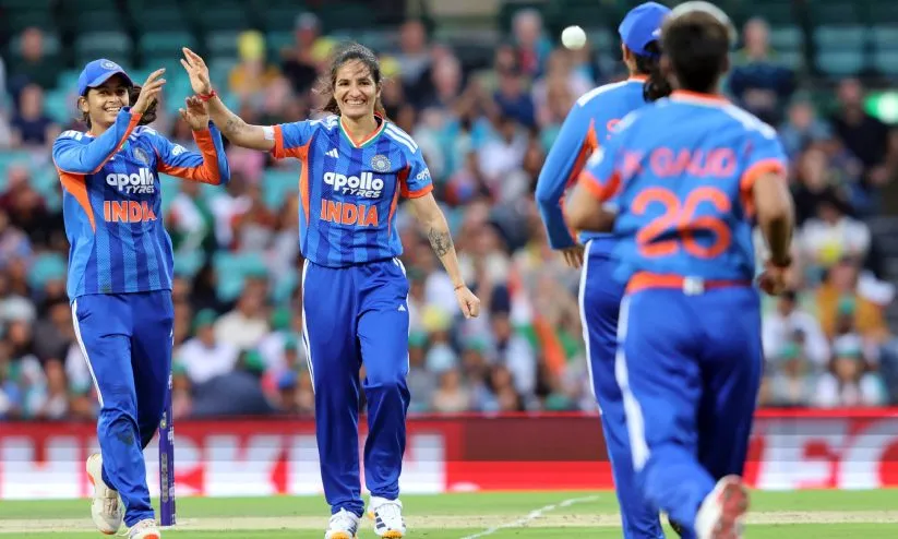 ഒന്നാം വ​നി​ത ട്വ​ന്റി20യിൽ മഴക്കളി: ആ​സ്ട്രേ​ലി​യക്കെതിരെ ഇ​ന്ത്യക്ക് ജയം