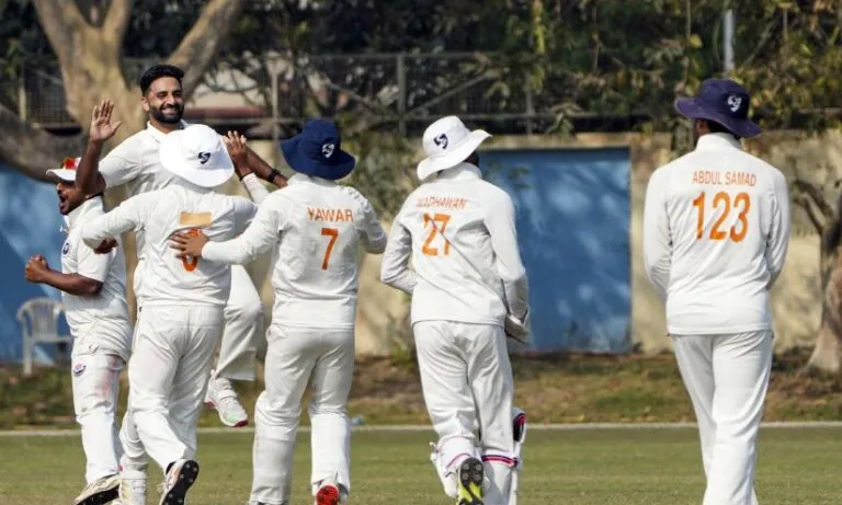 രഞ്ജി ട്രോഫി സെമി: ജ​മ്മു-​ക​ശ്മീ​രി​ന് മു​ൻ​തൂ​ക്കം