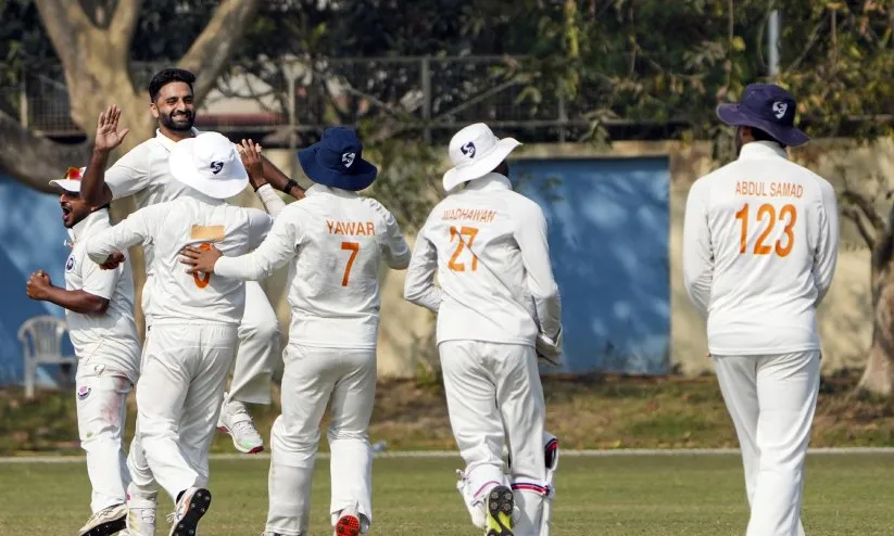 രഞ്ജി ട്രോഫി സെമി: ജ​മ്മു-​ക​ശ്മീ​രി​ന് മു​ൻ​തൂ​ക്കം