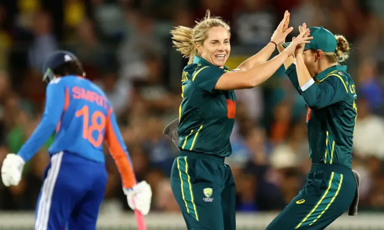 രണ്ടാം ട്വന്‍റി20യിൽ ഇന്ത്യൻ വനിതകൾക്ക് തോൽവി, ഓസീസ് ജയം 19 റൺസിന്; ഹർമൻപ്രീത് കൗറിന് റെക്കോഡ്