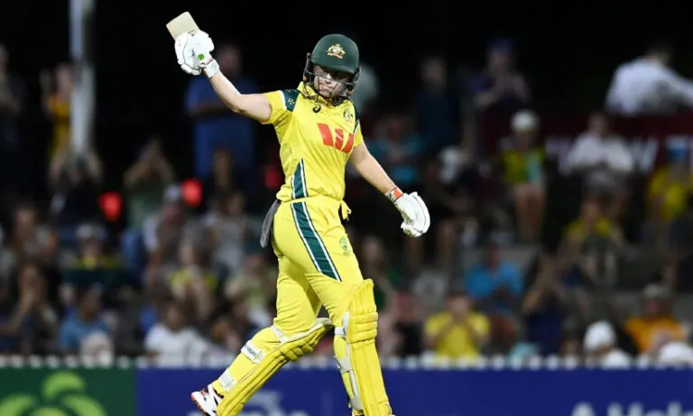 ചാമ്പ്യന്മാർക്ക് കാലിടറി; വനിത ഏകദിന പരമ്പരയിൽ ഇന്ത്യക്ക് തോൽവിയോടെ തുടക്കം