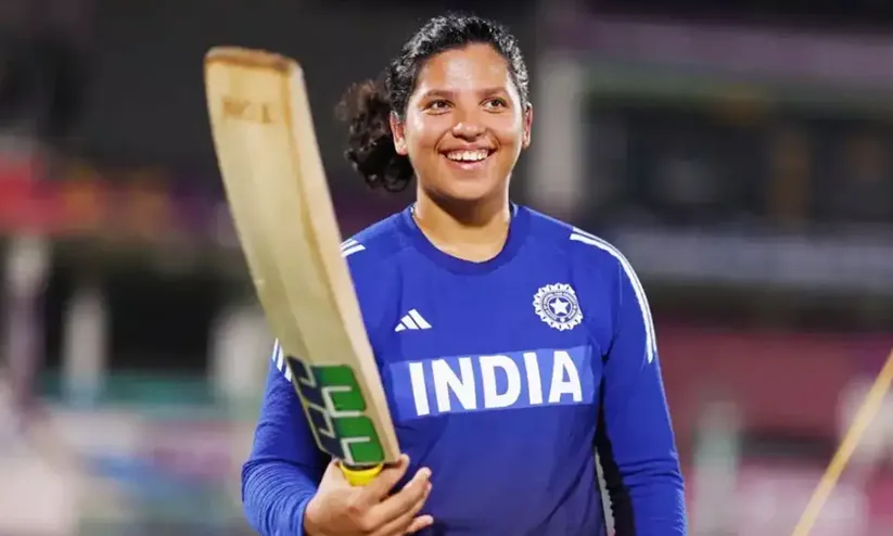 ലോകകപ്പ് ജേതാവായ ഇന്ത്യൻ താരത്തിന് വോട്ടവകാശമില്ലേ? റിച്ച ഘോഷ് വോട്ടർ പട്ടികയ്ക്ക് പുറത്ത്, ബംഗാളിൽ രാഷ്ട്രീയ വിവാദം