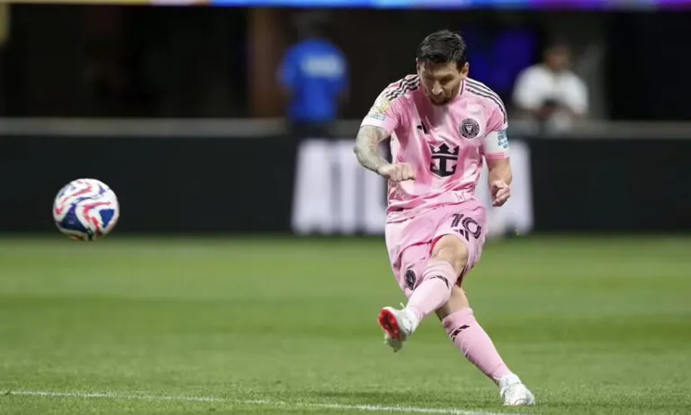 പെലെയ്ക്കൊപ്പമെത്തി മെസ്സി; കരിയറിലെ 70-ാം ഫ്രീ കിക്ക് ഗോളോടെ പുതിയ ചരിത്രം