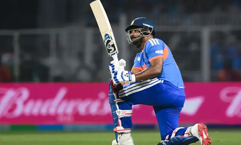 വാങ്കഡെയിൽ വെടിക്കെട്ട് ഫിഫ്‌റ്റിയുമായി സഞ്ജു; സെമിയിൽ ഇംഗ്ലണ്ടിനെതിരെ ഇന്ത്യ കൂറ്റൻ സ്കോറിലേക്ക്