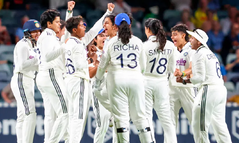 വനിത ടെസ്റ്റ്; ഇന്ത്യക്ക് 198; ഓസീസ് 96/3