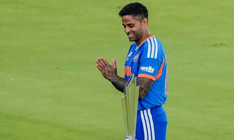 ബാറ്റിങ് തുടങ്ങി ഇന്ത്യ, ആദ്യ ഓവറിൽ സിക്സടിച്ച് സഞ്ജു; മാറ്റങ്ങളില്ലാതെ ടീം