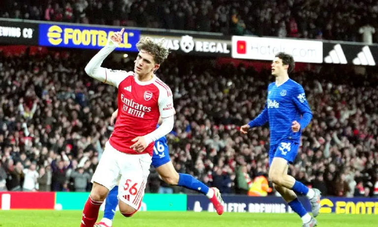 പ്രീ​മി​യ​ർ ലീ​ഗ് കി​രീ​ട​ത്തി​ലേ​ക്ക് ആ​ഴ്സ​ന​ൽ; ഗ​ൺ​മുന്നിൽ കപ്പ്