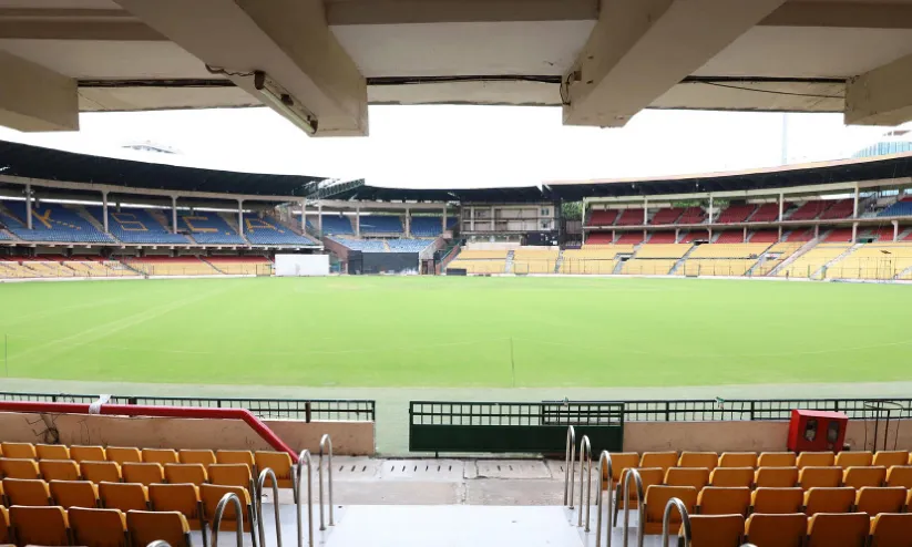 വി.ഐ.പി ടിക്കറ്റ് വിവാദം; ഐ.പി.എൽ ഉദ്ഘാടന മത്സരത്തിന് എം.എൽ.എമാർക്ക് രണ്ട് ടിക്കറ്റുകൾ വീതം