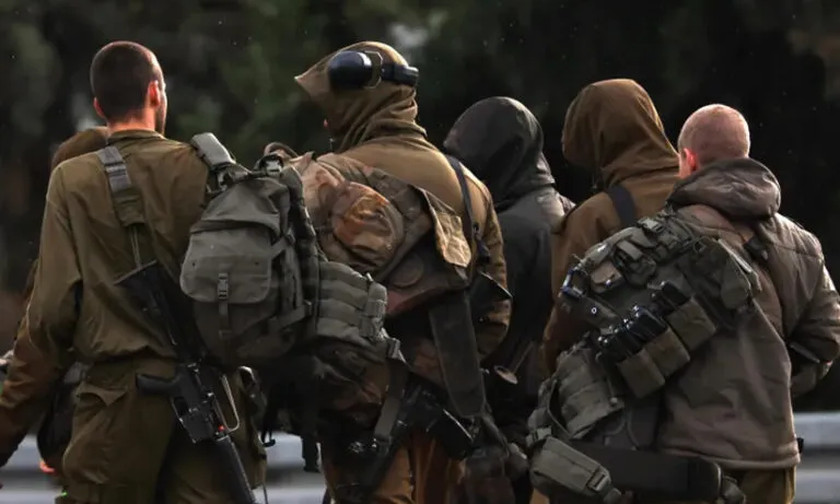 സൈനിക വേഷത്തിൽ വെടിയുതിർക്കുന്ന ഇസ്രായേൽ താരത്തിന്റെ ദൃശ്യം പുറത്ത്; ഫിഫ നടപടിയെടുക്കണമെന്ന ആവശ്യവുമായി ഫുട്ബോൾ ലോകം