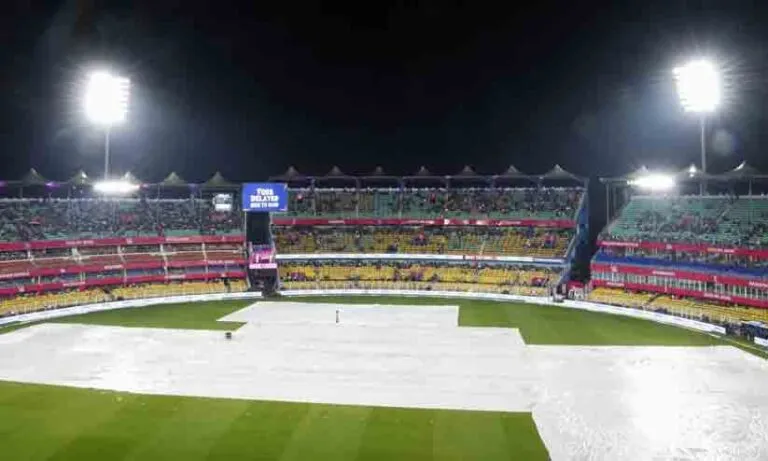 ഐ.പി.എല്ലിൽ മഴ വില്ലനായി; രാജസ്ഥാൻ - മുംബൈ പോരാട്ടം വൈകുന്നു; ടോസ് ഇട്ടില്ല