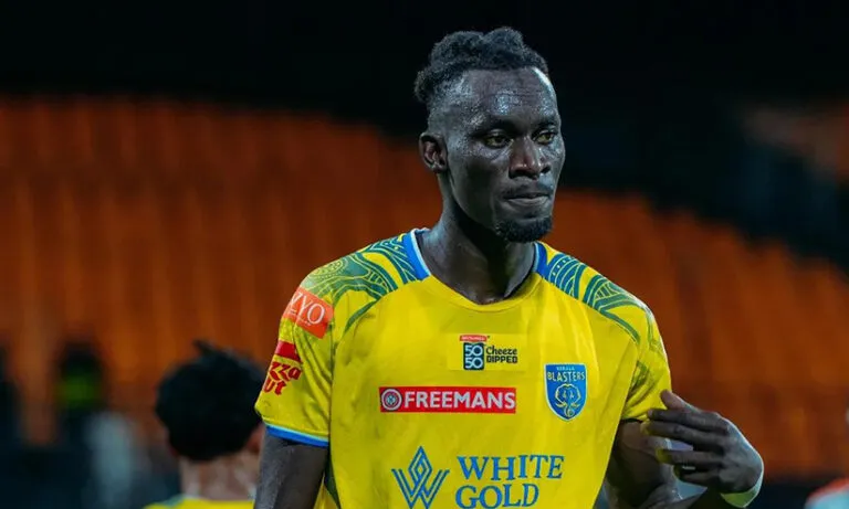 അവസാനിക്കാത്ത വംശീയതയുടെ ഫൗൾ പ്ലേ; ബംഗളൂരു ആരാധകരുടെ അധിക്ഷേപത്തിനിരയായി ബ്ലാസ്റ്റേഴ്സ് താരം