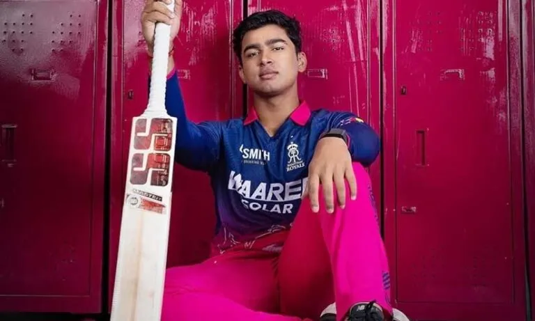 കാത്തിരുന്ന കുപ്പായത്തിലേക്ക് വൈഭവ് സൂര്യവംശി, കൗമാര വെടിക്കെട്ട് ഇനി ഇന്ത്യൻ സീനിയർ ടീമിലും; സചിന്റെ റെക്കോർഡ് പഴങ്കഥയാകും