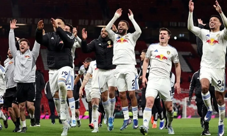 നാലരപ്പതിറ്റാണ്ടിന്റെ കാത്തിരിപ്പ്; ഓൾഡ് ട്രാഫോഡ് ജയിച്ച് ലീഡ്സ്