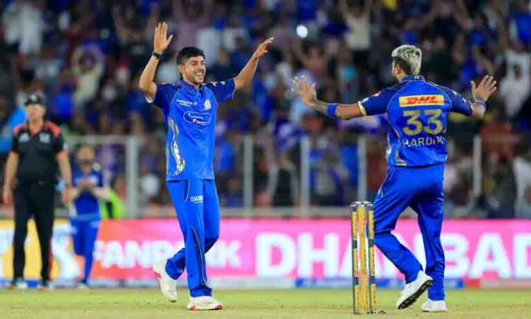 തിലക് വർമ്മക്ക് സെഞ്ചുറി, അശ്വിനിക്ക് മൂന്ന് വിക്കറ്റ്; ഗുജറാത്തിനെ തകർത്ത് മുംബൈയുടെ തിരിച്ചുവരവ്