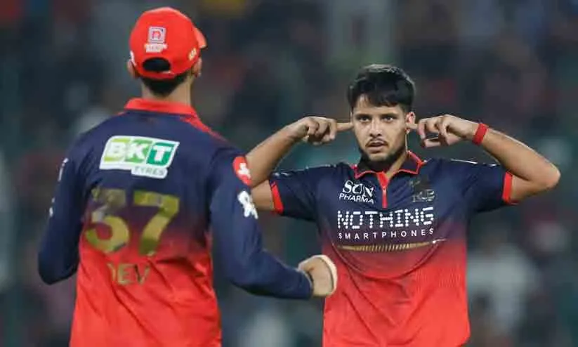 ഡൽഹിയെ തകർത്തെറിഞ്ഞ് ബംഗളൂരു; ഒൻപത് വിക്കറ്റിന്റെ ആവേശജയം