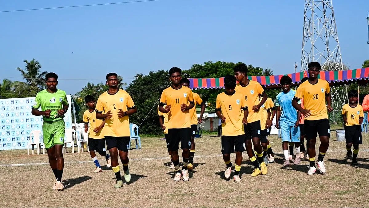 സിറുകലത്തൂരിൽ ഫുട്ബോളിന്റെ കരുത്തിൽ പുതിയ വഴിതേടി യുവാക്കൾ
