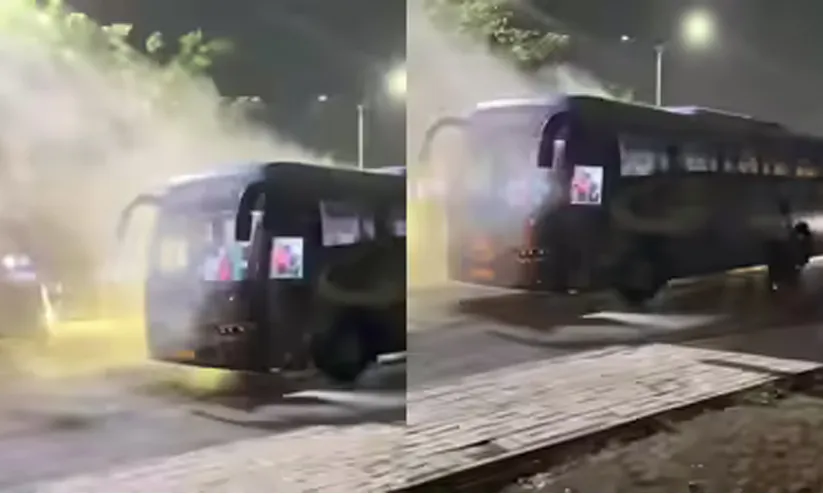 ഐ.പി.എൽ ഫൈനൽ കഴിഞ്ഞ് മടങ്ങവേ ഗുജറാത്ത് ടൈറ്റൻസ് ടീം ബസിന് തീപിടിച്ചു