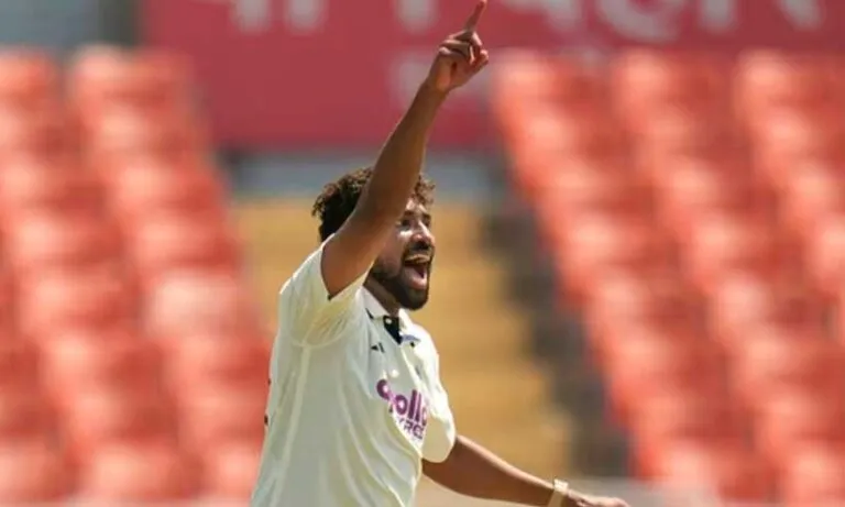 ലങ്കൻ പര്യടനത്തിന് തുടക്കം; സന്നാഹ മത്സരത്തിൽ ഇന്ത്യയ്ക്ക് ബൗളിങ്, ഗില്ലിന് പരിക്ക്, നായകനായി കെ.എൽ രാഹുൽ