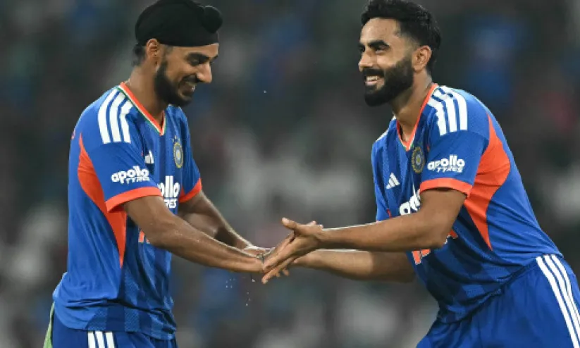 ട്വന്റി 20; അരങ്ങേറ്റത്തിൽ തന്നെ തിളക്കം, മൂന്ന് വിക്കറ്റ് വീഴ്ത്തി നമൻ ധീർ
